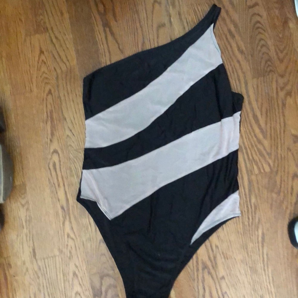 ⭐️⭐️one piece bathensuit with mesh⭐️⭐️